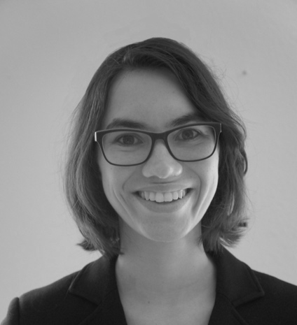 A person wearing glasses

Description automatically generated with low confidence