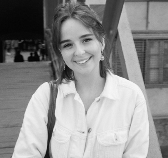 A person smiling for the camera

Description automatically generated with medium confidence